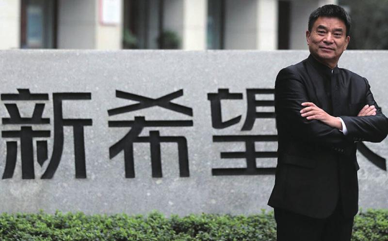 刘永好在新希望大厦前. 资料图 源自新华社
